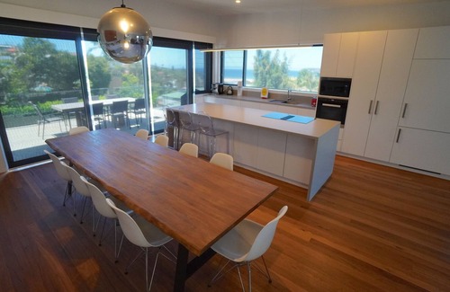 Dee Why Casa | Stunning ultramodern home overlooking beautiful beach