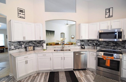 West Haven Casa | Stunning Updated 4 bed/3 bath pool home, west-facing pool, Disney World 11 miles