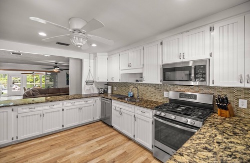 Dunnellon Casa | Stunning upper Rainbow River view even from inside the home! Kayaks/paddleboards