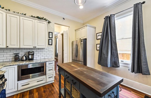 East Carrollton Casa | Stunning Uptown 3 bedroom work/vacation home