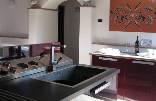 Santa Maria d'Alto Cielo Apartamento | Impresionante posición en el valle. Elegante apartamento en casa de campo italiana, con piscina.