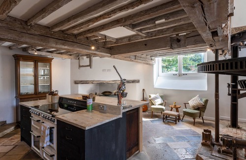 Boddington Casa | Stunning Victorian Converted Mill Retreat