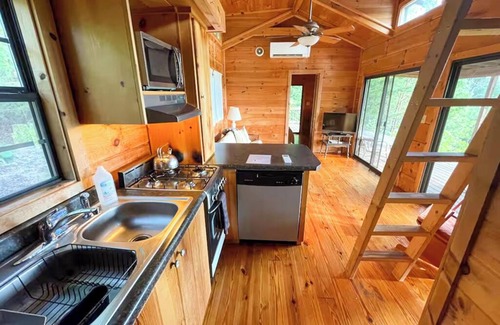 Buckingham Cabina | Stunning View at the Lotus View Retreat in Yogaville/ Cabin