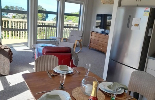 Korokoro Casa | Stunning view & hot tub. New house handy to town