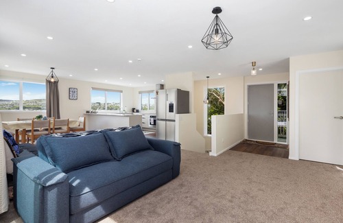 Johnsonville Casa | Stunning view, privacy, close to ferry & brand-new