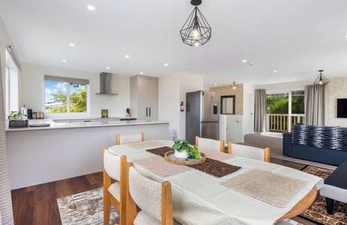Johnsonville Casa | Stunning view, privacy, close to ferry & brand-new