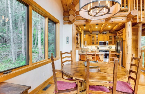 Mountain Village Cabina | Stunning Views! Ski-In/Out Mountain Village Cabin