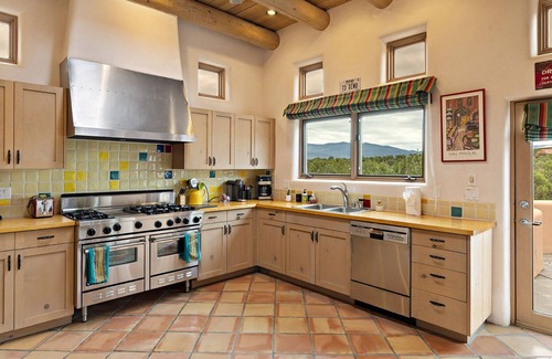Santa Fe Casa | Stunning views| 3 Patios| Private and Secluded| Easy Access to Trails