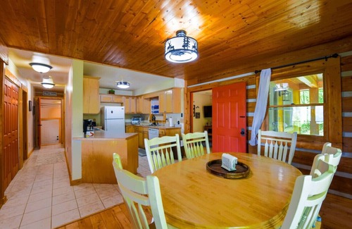 Sylva Cabina | Stunning Views | 5 Min to Blue Ridge Parkway