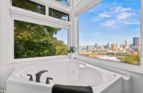 South Side Casa | Stunning views from stylish 3-bedroom home