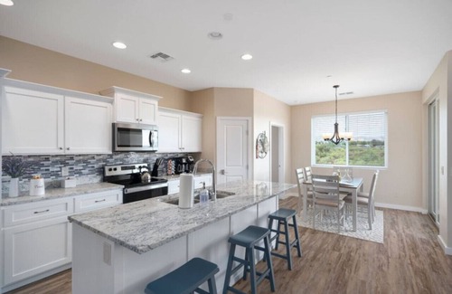 Cottonwood Casa | Stunning Views + Hot Tub + Location! 2 bed/2 bath