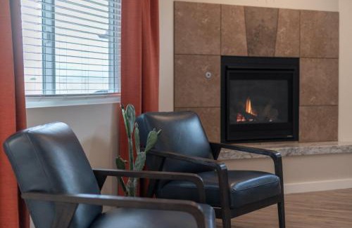 Cottonwood Casa | Stunning Views + Hot Tub + Location! 3 bed/3 bath