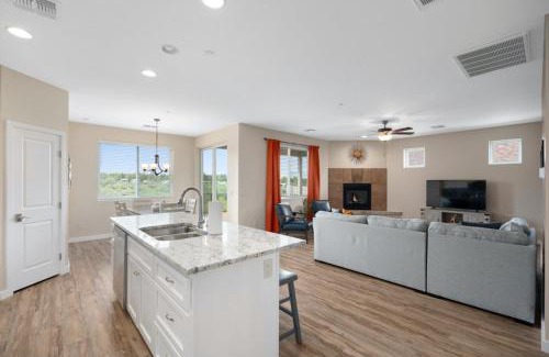 Cottonwood Casa | Stunning Views + Hot Tub + Location! 3 bed/3 bath