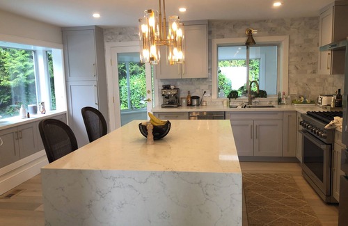 West Vancouver Casa | Million-Dollar-View Home in West Vancouver with Pool close to Downtown Vancouver