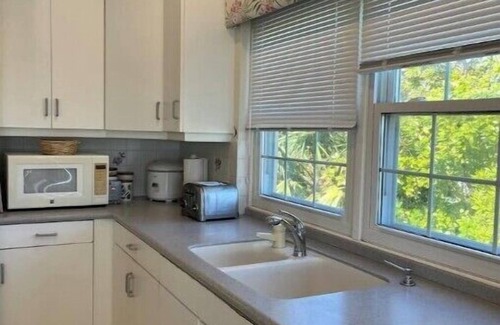 Pembroke Casa | Stunning views, large pool, close to Hamiltonn