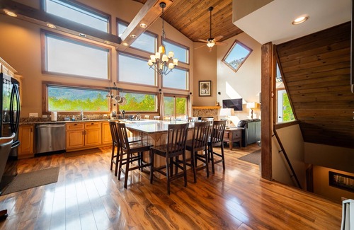 Wilmington Casa | Lookout Mountain Chalet: Lujo, Jacuzzi, Se admiten perros, 1. 9 millas de Whiteface, Vistas a la montaña, capacidad para 12 personas, sauna y chimenea