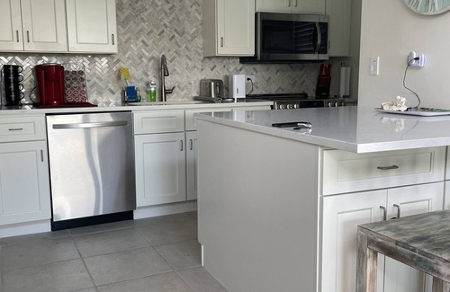 Bolongo Bay Condominio | Stunning Views, Newly Remodeled, Steps from the Pools & minutes walking to beach