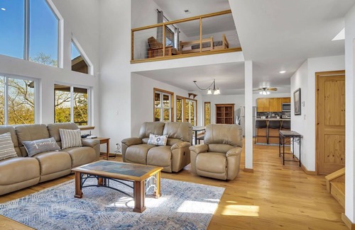 Blue Eye Casa | Labor Day Open-Stunning Views-Path to Lake-Free Daily Attraction Tickets-20 Min to Branson