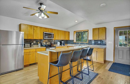 Blue Eye Casa | Labor Day Open-Stunning Views-Path to Lake-Free Daily Attraction Tickets-20 Min to Branson
