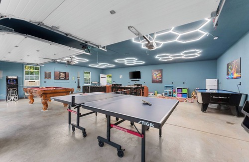 Omaha Cabina | Stunning Views! Private Pool, Hot Tub, Game Room.