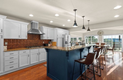 Omaha Cabina | Stunning Views! Private Pool, Hot Tub, Game Room.