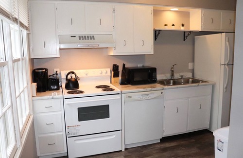 Yorkville Casa | STUNNING VIEWS | Riverfront Townhome in Downtown Yorkville