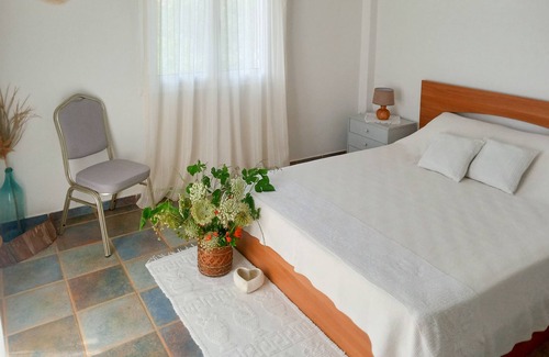 East Mani Apartamento | Stunning Views, Spacious Balcony: Mani Family Home