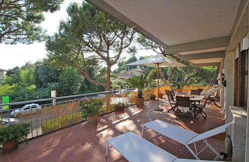 Ronchi Villa | Casa de vacaciones con WIFI, TV, terraza, vista panorámica, aparcamiento, cerca de Forte Dei Marmi