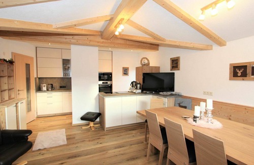 Zellberg Villa | Preciosa casa de vacaciones para 6 personas con WIFI, TV, balcón y aparcamiento