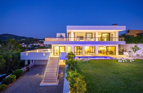 Cap Martinet Villa | Impresionante villa cerca de la ciudad de Ibiza con vistas panorámicas al mar y al atardecer