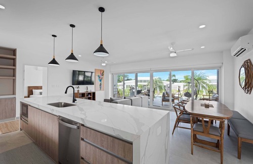 Playa Avellanas Villa | Stunning Villa with Rooftop Deck | Pool | Jacuzzi