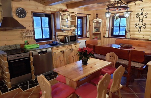 Korenov Villa | Estupenda casa de vacaciones para 10 personas con bañera de hidromasaje, WIFI y TV