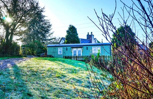 Coalbrookdale Casa | Stunning villa for 2 guests with WIFI, pets allowed and parking