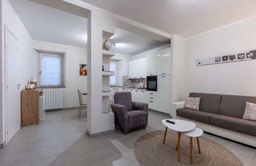Mergozzo Casa | Preciosa casa de vacaciones con WIFI, TV, balcón, mascotas permitida y aparcamiento