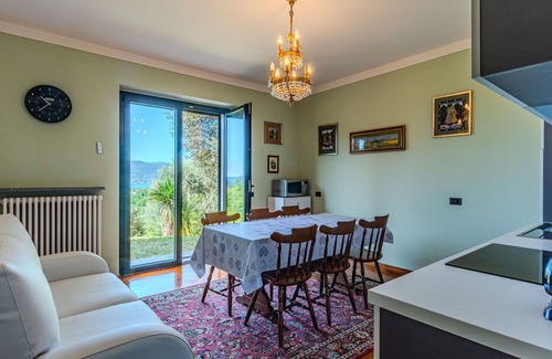 Besozzo Casa | Preciosa casa de vacaciones para 6 personas con WIFI, A/C y TV
