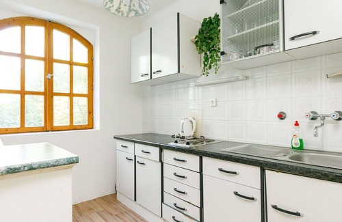 Siofok-Sosto Casa | Maravillosa casa de vacaciones para 7 personas con TV, terraza, mascotas permitida y aparcamiento