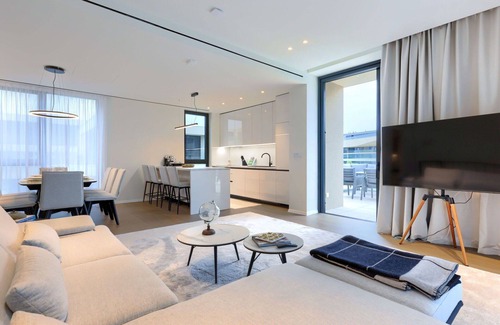 Crveni Vrh Casa | Maravillosa casa de vacaciones para 8 personas con WIFI, jacuzzi, A/C, piscina, TV y terraza