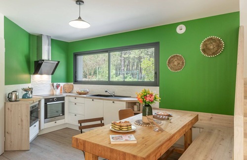 Mimizan Casa | Maravillosa casa de vacaciones para 8 personas con WIFI, A/C, TV, terraza y aparcamiento