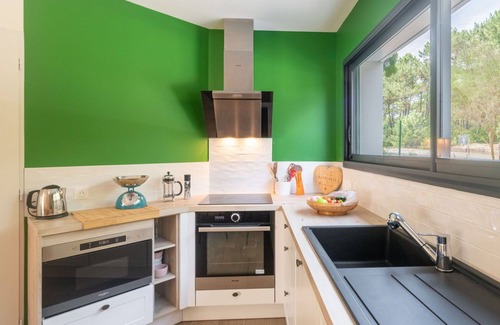 Mimizan Casa | Maravillosa casa de vacaciones para 8 personas con WIFI, A/C, TV, terraza y aparcamiento