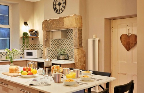 Tideswell Casa | Preciosa casa de vacaciones para 8 personas con WIFI, TV, mascotas permitida y aparcamiento