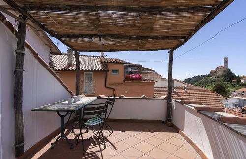 Castellaro Casa | Casa de vacaciones con WIFI, TV, terraza, mascotas permitida, vista panorámica, aparcamiento