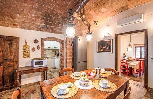 Poggibonsi Villa | Preciosa casa de vacaciones con A/C, WIFI, TV, mascotas permitida, vista panorámica y aparcamiento