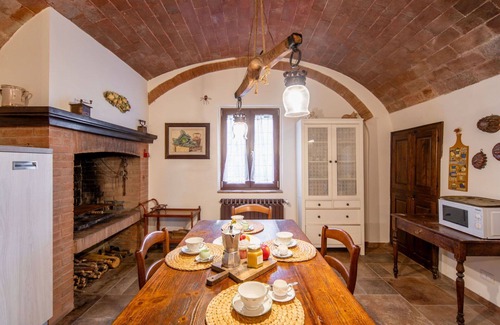 Poggibonsi Villa | Preciosa casa de vacaciones con A/C, WIFI, TV, mascotas permitida, vista panorámica y aparcamiento