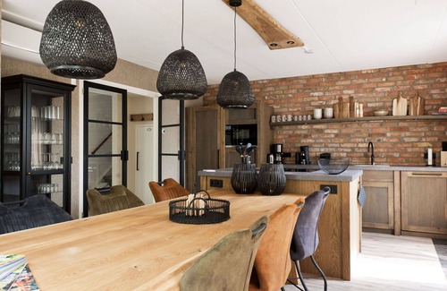 Vlagtwedde Casa | Estupenda casa de vacaciones para 8 personas con A/C, piscina, WIFI, TV, patio y aparcamiento