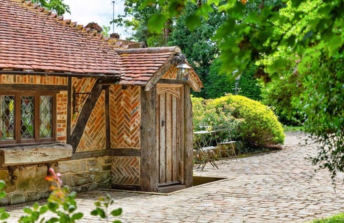 Crawley Down Casa | Preciosa casa de vacaciones para 6 personas con WIFI, jacuzzi y TV