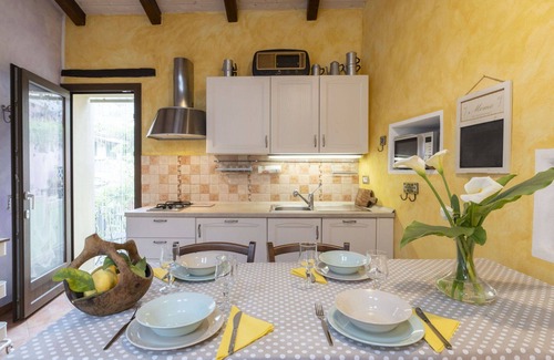 Diano Arentino Casa | Estupenda casa de vacaciones con WIFI, TV, balcón, mascotas permitida y aparcamiento