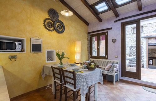 Diano Arentino Casa | Estupenda casa de vacaciones con WIFI, TV, balcón, mascotas permitida y aparcamiento