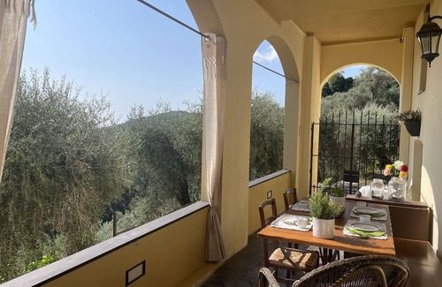 Valloria Casa | Maravillosa casa de vacaciones para 4 personas con terraza
