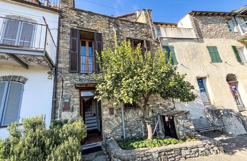 Valloria Casa | Preciosa casa de vacaciones para 4 personas con WIFI, terraza y vista panorámica