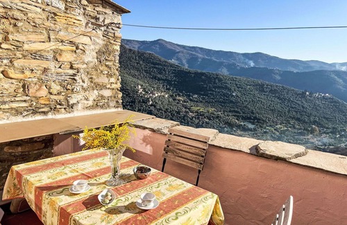 Valloria Casa | Preciosa casa de vacaciones para 4 personas con WIFI, terraza y vista panorámica